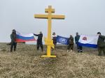 Покраска креста, установленного Экспедицией в 2011 г-0